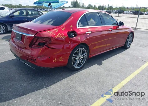 2020 Mercedes-Benz E 350 z USA, uszkodzony, nr VIN WDDZF8DB1LA747787